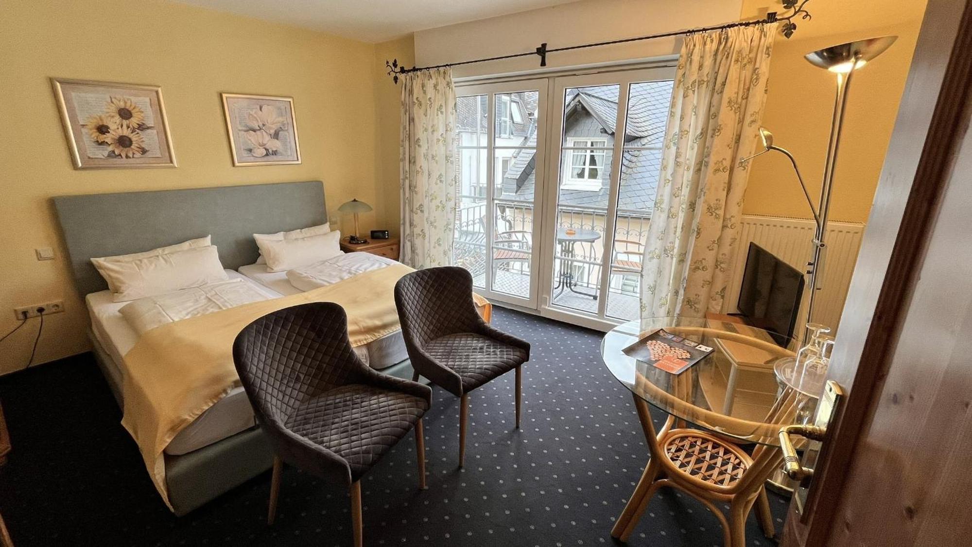 Mosel-Landhaus Hotel Oster Эдигер-Эллер Экстерьер фото
